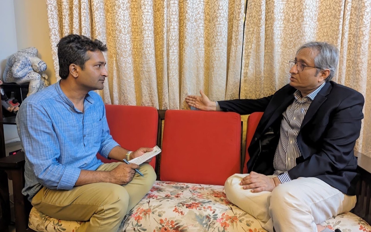 Akhil Ranjan interviewing journalist Ravish Kumar